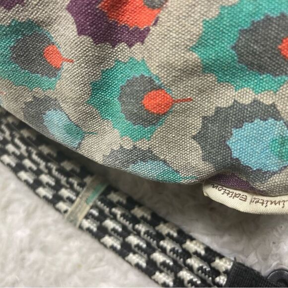 Limited edition Kavu Rope sling bag Canvas gray ,Orange,blue & purple print. - Picture 3 of 10